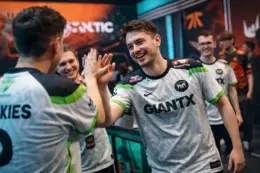 GIANTX besiegt Fnatic
