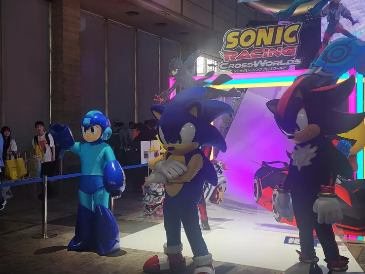 ソニックレーシングの宣伝を行うセガブース前