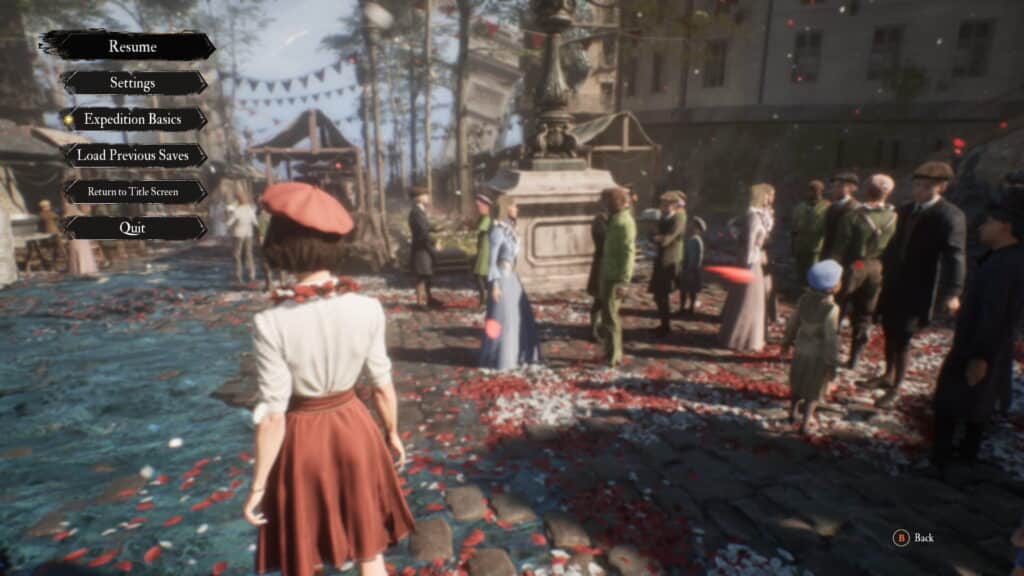 クレア・オブスキュア・エクスペディション33のシーンで、若い女性が花びらと見物人でいっぱいの静かな町の集まりを観察している。