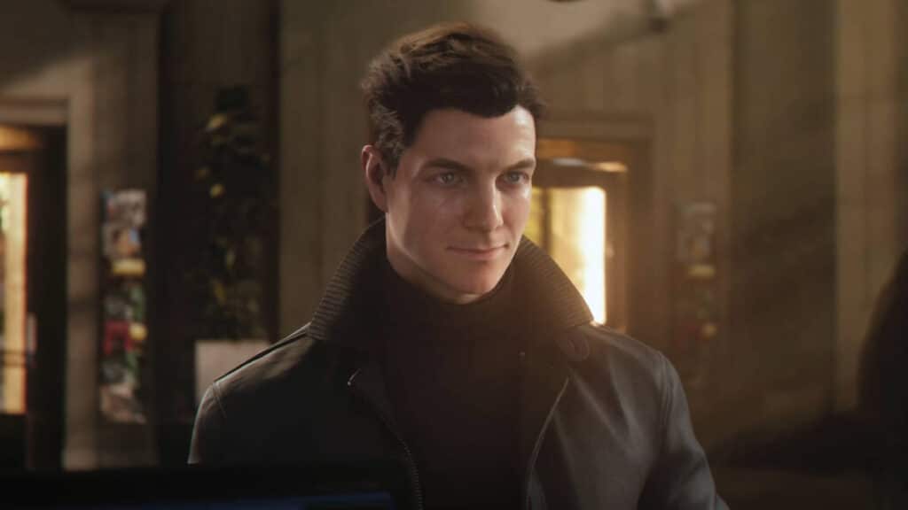 007ファーストライトの柔らかく照らされた室内シーンに、冷静でありながら警戒心の強いエージェントが立っている。