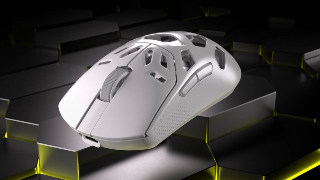 暗い幾何学的な表面にハニカムシェルデザインを施した、白い軽量eスポーツゲーミングマウス