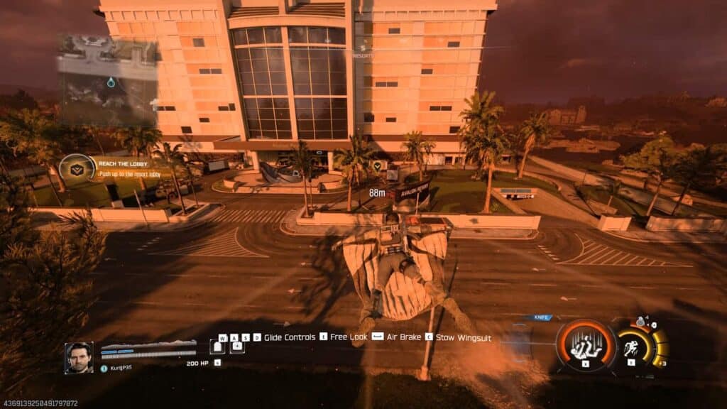 コール オブ デューティ ブラックオプス 7 で、日没のミッション中にウィングスーツを使用してアバロン リゾートに向かって滑空するプレイヤー。画面には目標マーカーと HUD 要素が表示されている。