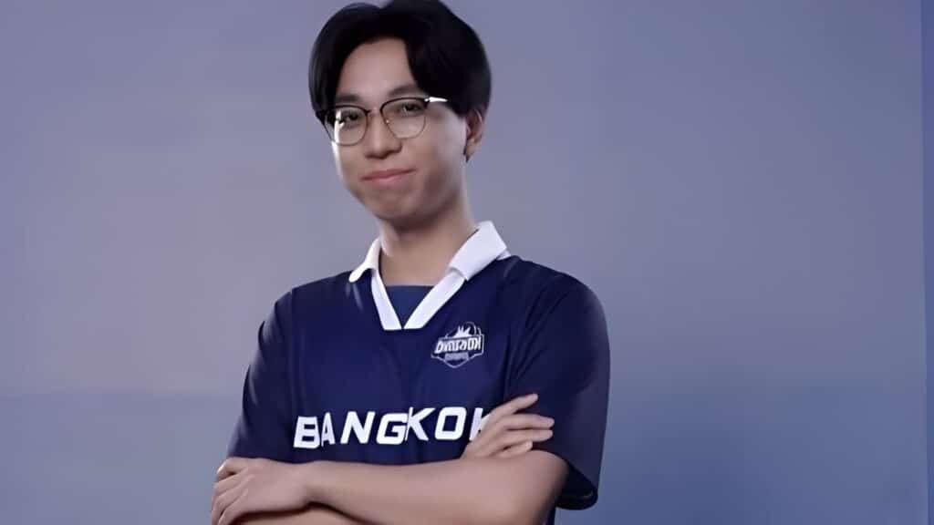 Tokyogurl의 대리 플레이를 도운 남자친구 Cheerio