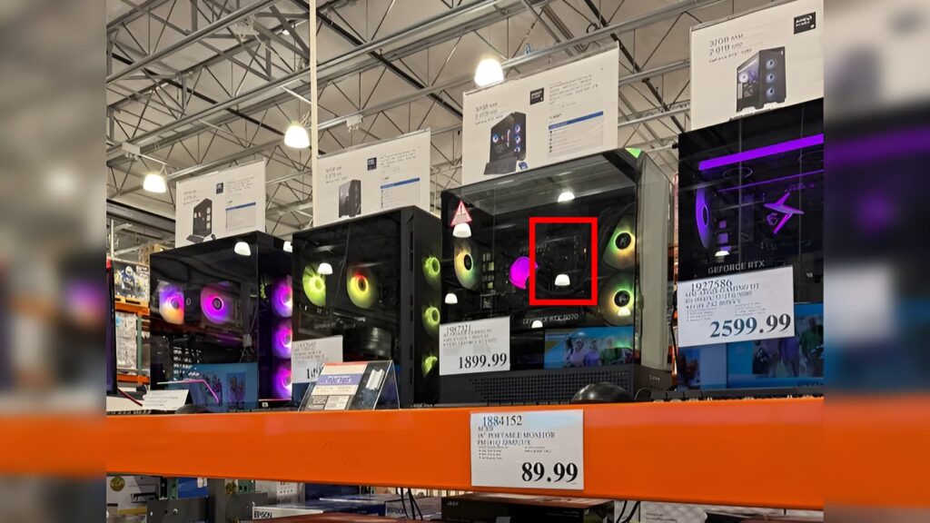 램이 제거된 채 진열된 미국 코스트코 매장의 게이밍 PC