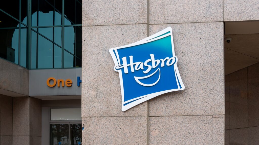 해즈브로 로고와 빌딩