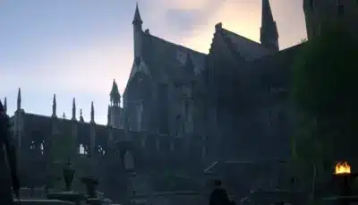 Hogwarts med en solnedgång och NPC-karaktärer som går runt