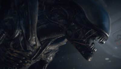 A close-up of the xenomorph’s head showing its sharp teeth and biomechanical texture in Alien: Isolation.