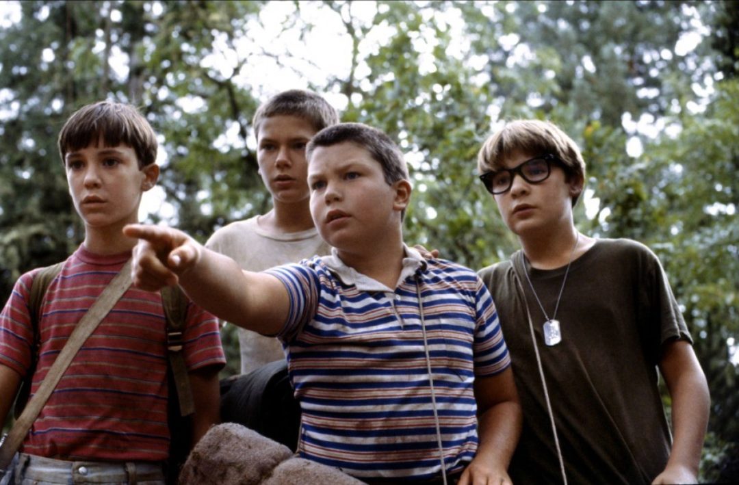 Stephen King It Parallels Stand by Me for a Horrifying Coming-of-Age Film