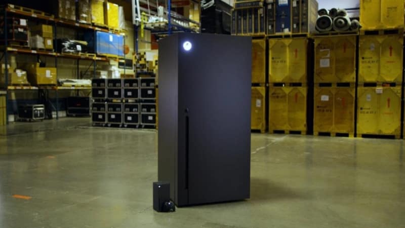 Video game news 4/2/21: Microsoft making Xbox Series X mini fridges, Outriders server outages, Fortnite adds stonks, Super Mario Bros. $660,000 auction Doom collectors edition limited run games