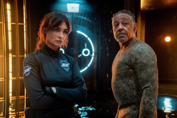 Netflix reveals the official Kaleidoscope trailer, the Giancarlo Esposito heist series that people will watch in a different order.