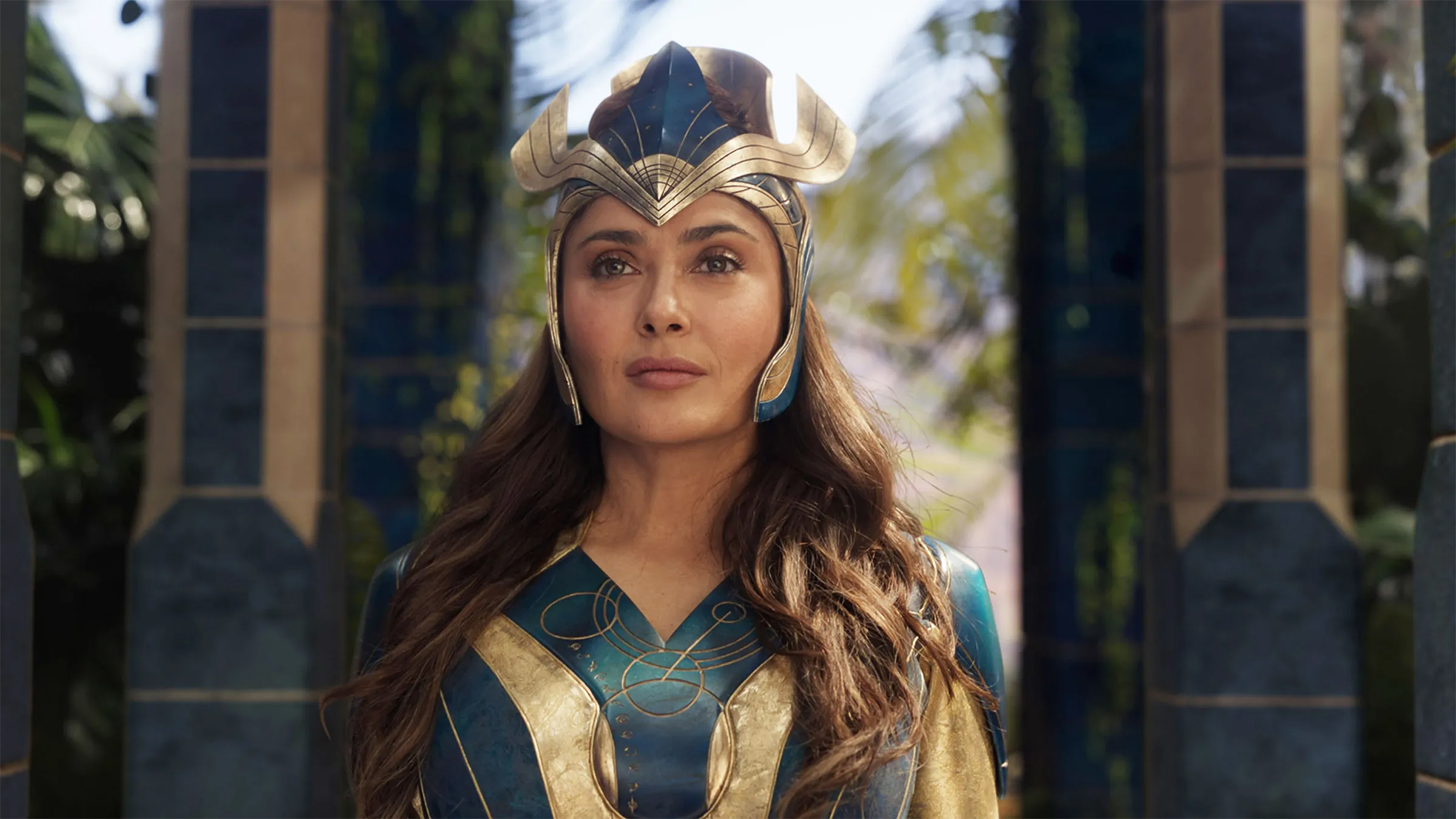 Chloé Zhao Eternals is an anti-superhero epic, a critical look at superheroes superpowers and whether to protect people or preserve the status quo in the MCU (using DC Justice League archetypes) - Ajak