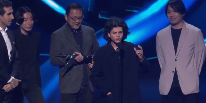 A random kid disrupted The Game Awards GOTY acceptance speech on stage.  Fraser's reaction: : r/VGA