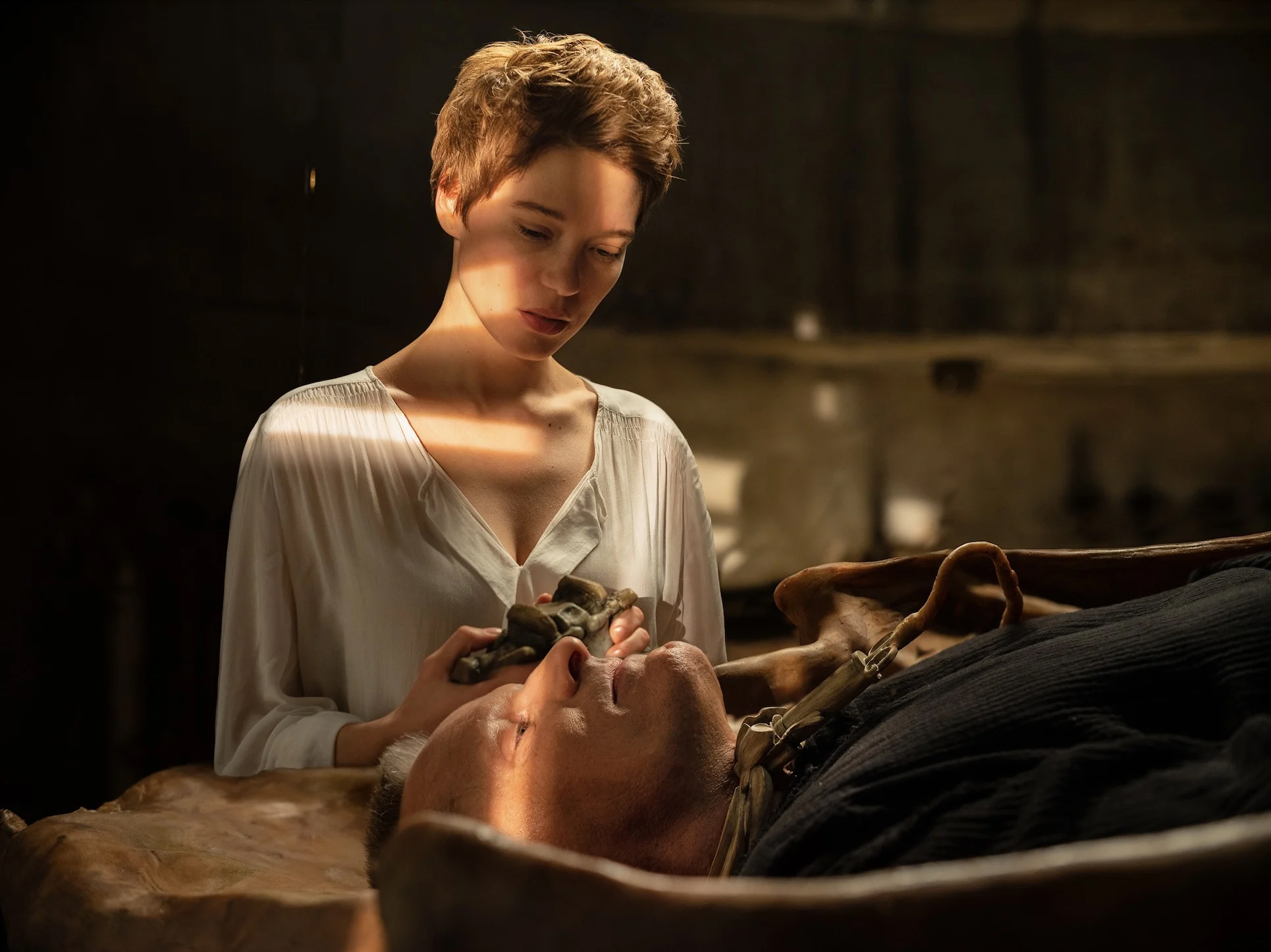 Crimes of the Future Presents the Art of Creation as Body Horror from David Cronenberg