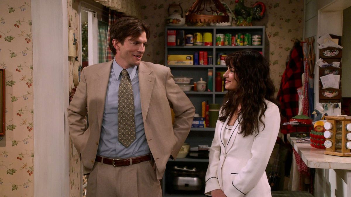 That 90s Show review: Netflix sequel / revival of That 70s Show lets so-so acting quality young cast get overshadowed by old cast cameos from Ashton Kutcher Kelso Mila Kunis Jackie