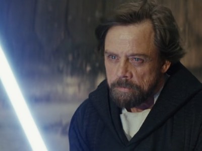 Luke Skywalker actor Mark Hamill has taken his Star Wars heroics to a new level by providing his voice to an app that warns citizens of Ukraine of air raids / attacks.