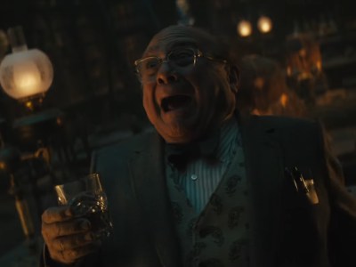 Disney reveals the funny, scary teaser trailer for the Haunted Mansion movie, starring an A-list cast of Owen Wilson, Danny DeVito, and more.