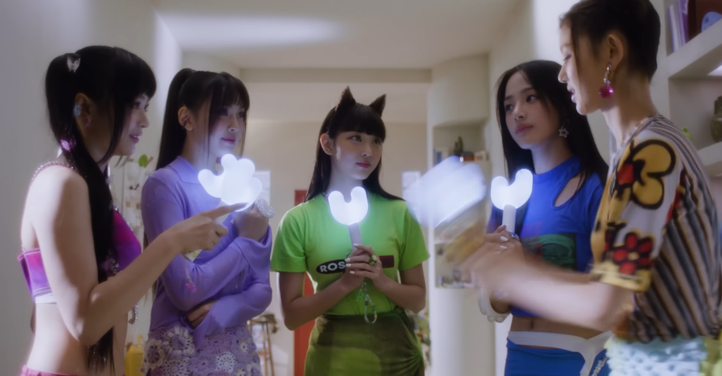 HYBE & ADOR release the NewJeans New Jeans music video, and the MV is an official collaboration with The Powerpuff Girls - watch here now