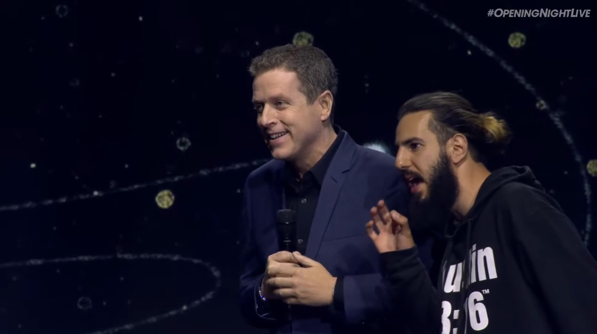 Geoff Keighley Interrupted at Gamescom 2023 by Another Person Screaming  About Bill Clinton - The Escapist