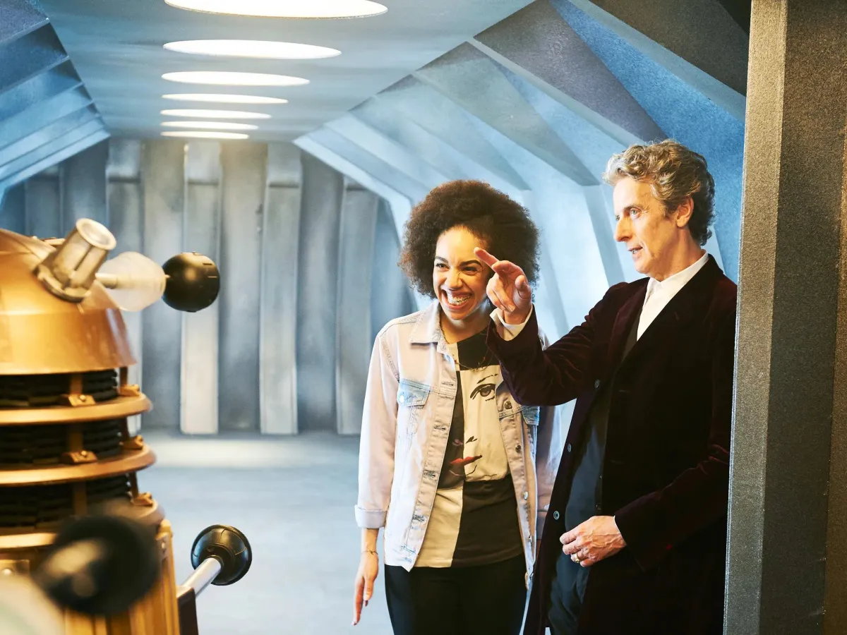 10 años después del anuncio de que Peter Capaldi asumiría el papel principal en Doctor Who, recordamos su mandato en la querida serie.