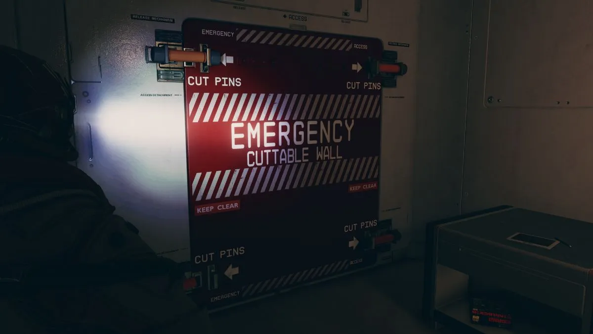 An emergency door in Starfield