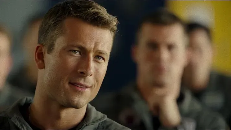 Glen Powell should be on the same movie star track that Tom Cruise and Leonardo DiCaprio were in the '80s and '90s, but something has changed.