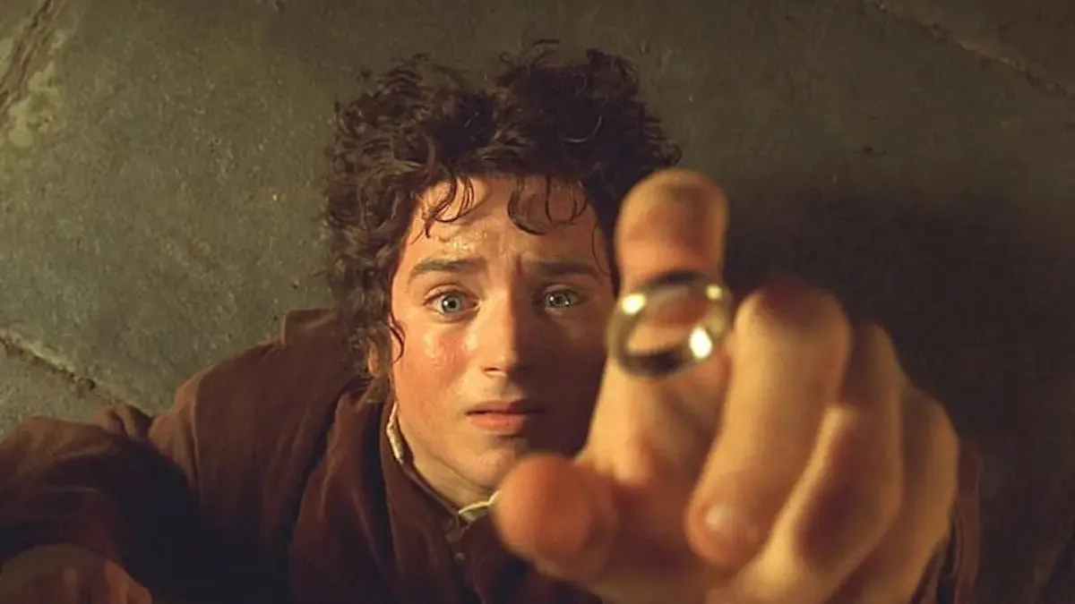 the-lord-of-the-rings-fellowship-of-the-ring-frodo-points-at-ring