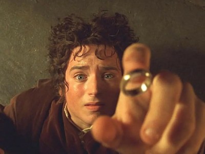 the-lord-of-the-rings-fellowship-of-the-ring-frodo-points-at-ring