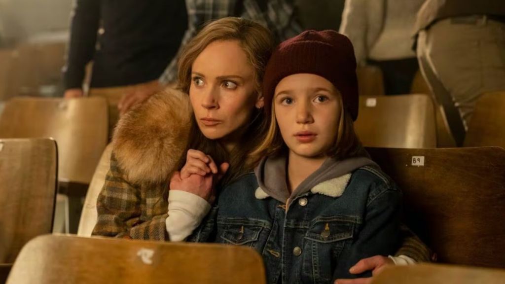 Juno Temple with a child in Fargo Season 5.