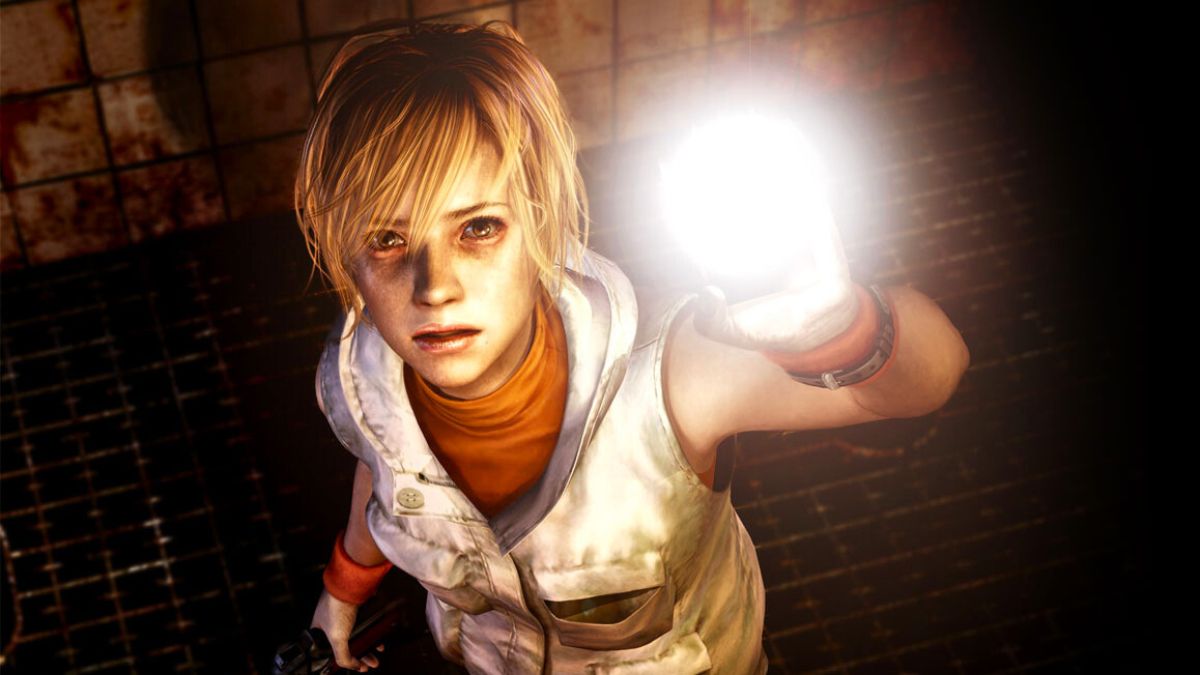 Heather Mason holding a flashlight in Silent Hill 3