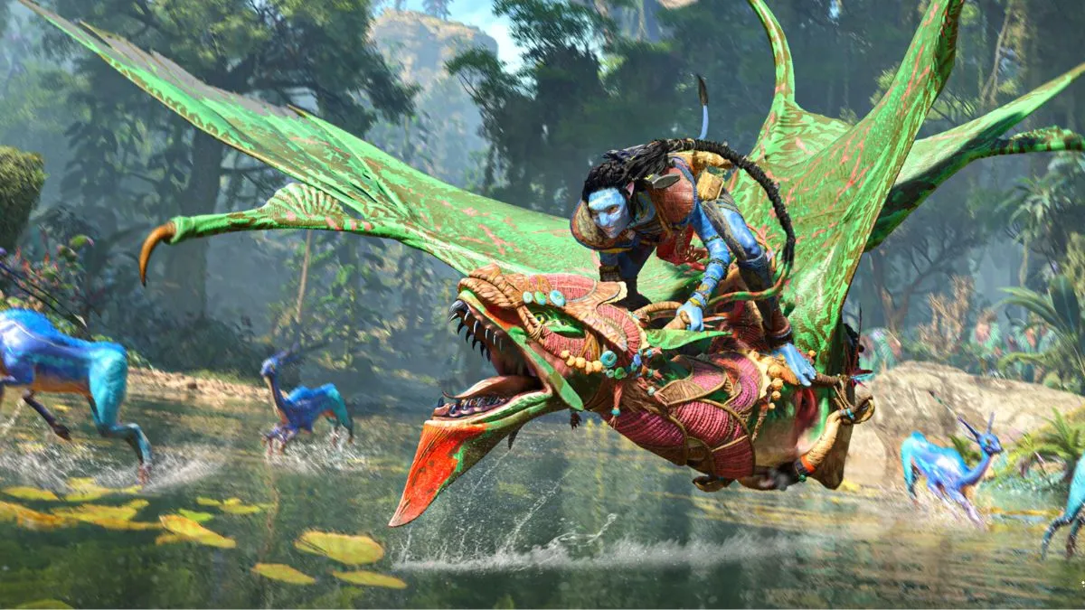 A Na'vi flying on an Ikran over a lake in Avatar: Frontiers of Pandora.
