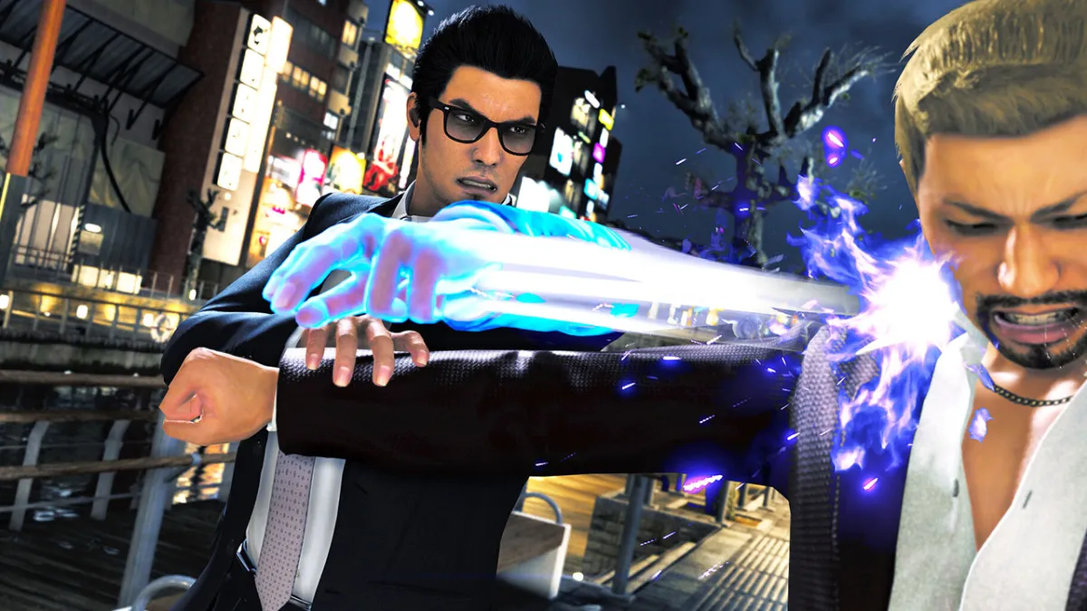 Kiryu punching someone in Like a Dragon Gaiden. But is it coming to Game Pass?