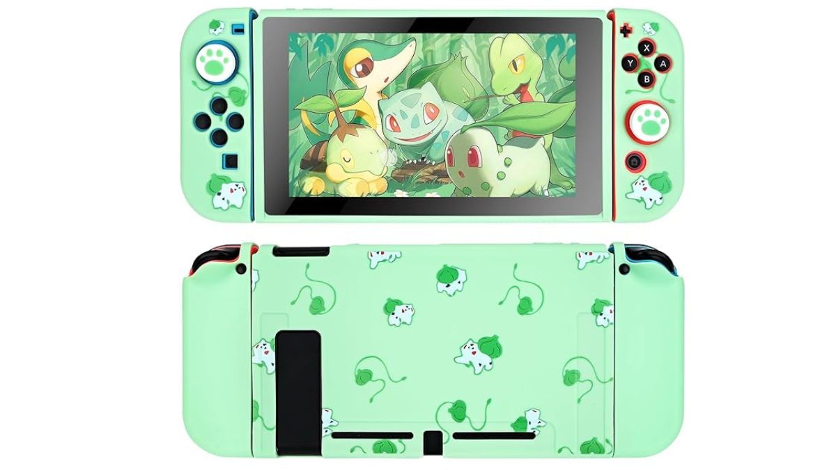 Foto de una Nintendo Switch por delante y por detrás, en una caja verde con un patrón de Bulbasaur.