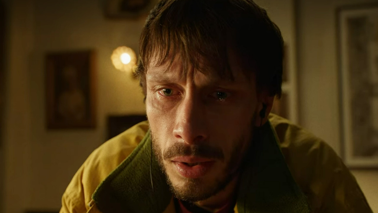 A man in a yellow coat sitting in a bar in Baby Reindeer. 