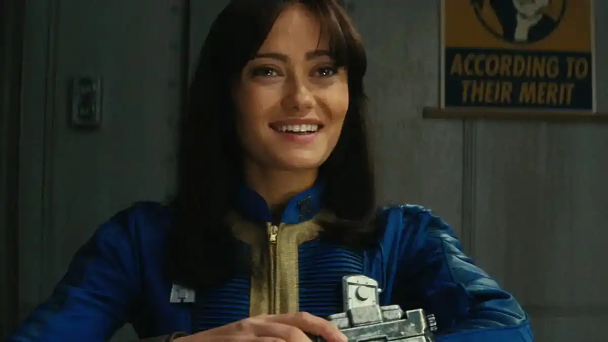 Lucy smiling in Fallout Season 1.