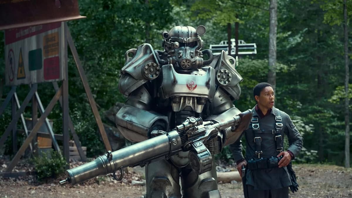 Maximus de pie con la armadura en Fallout.