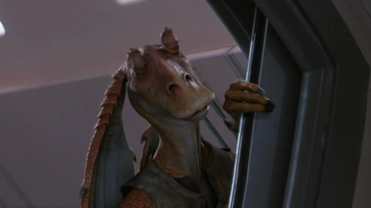 Jar Jar Binks peking around a doorway in Star Wars Episode I: The Phantom Menace.