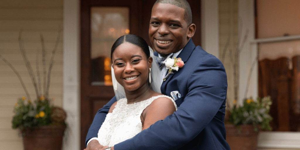 Gregory Okotie y Deonna McNeil de Casados ​​a primera vista