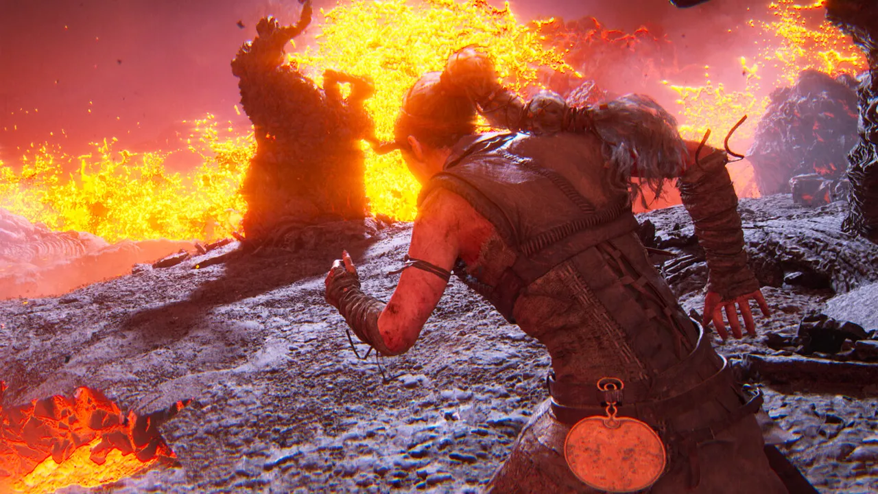Senua in Hellblade 2, running towards an enemy while fire erupts in the background.