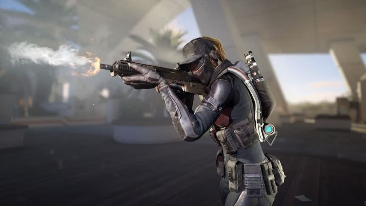 A player firing a gun in XDefiant. This image is part of an article about XDefiant launch day patch notes.