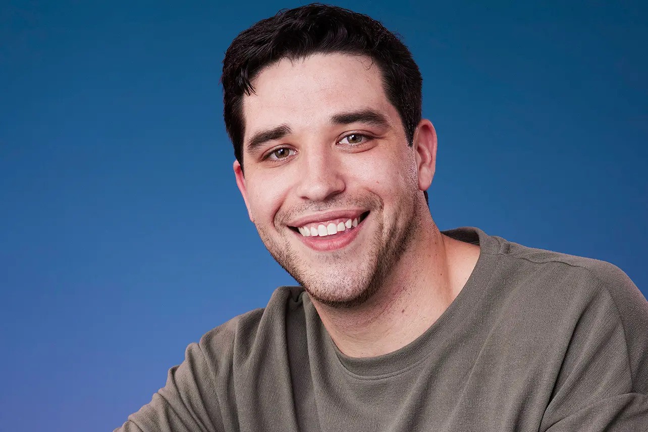 Who Is Devin On The Bacherlorette Season 21? Explained