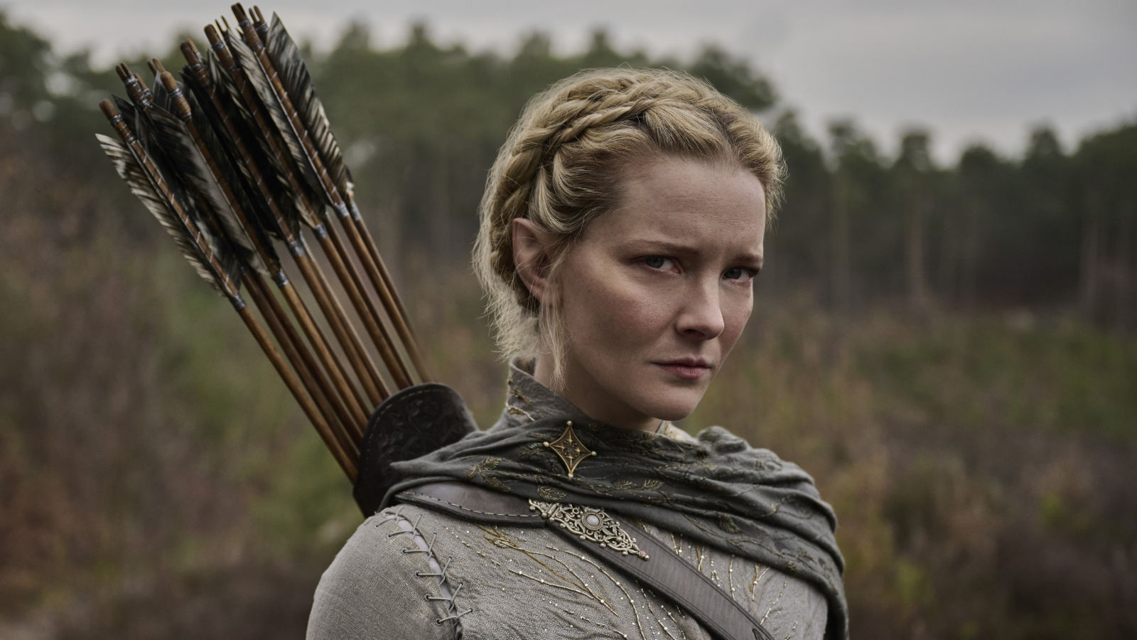 Galadriel with a quiver on her back in The Lord of the Rings: The Rings of Power Season 2