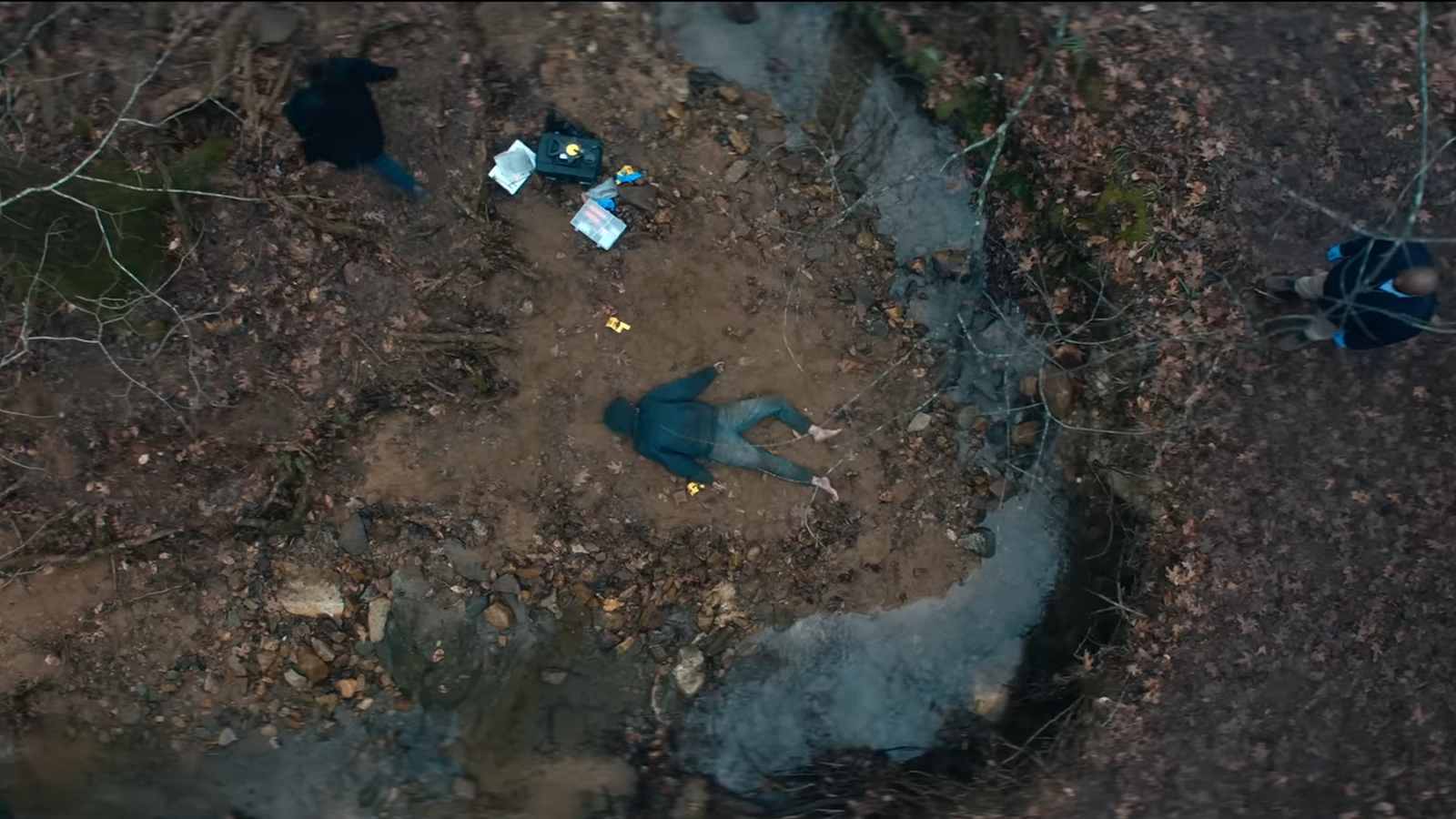 Wanda Maximoff's dead body in the woods in Agatha All Along Episode 1