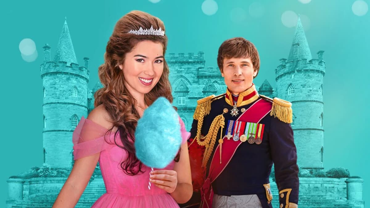 The major cast of Royal-Ish