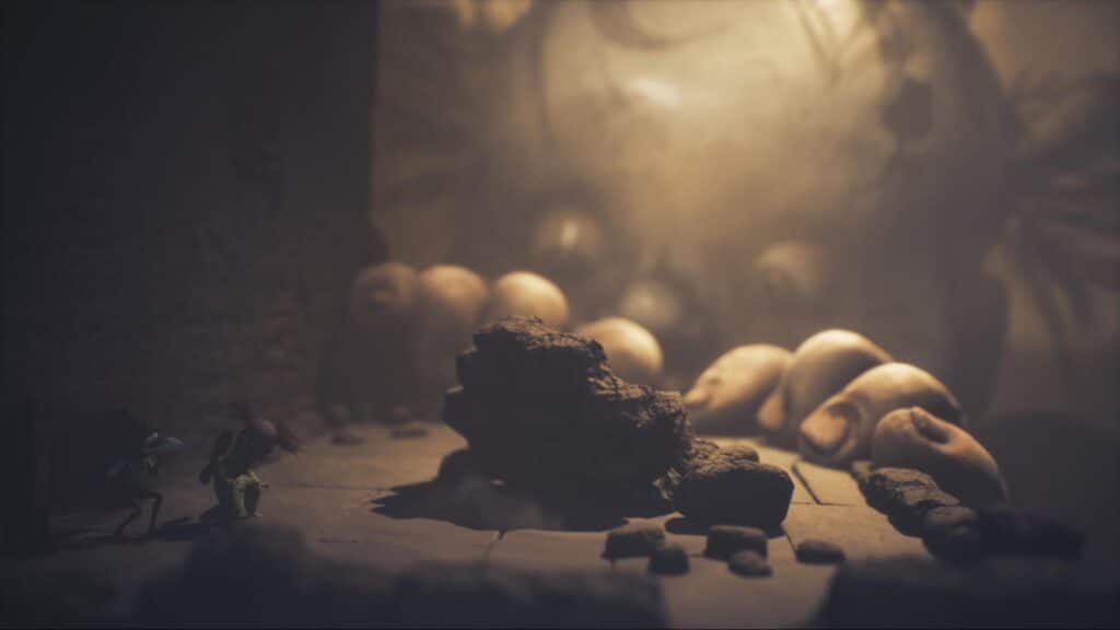 Alone and Low hide from the monstrous baby in Little Nightmares 3