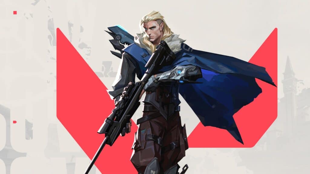 VALORANTのチャンバーは、青いマントをまとい、きれいな白い背景にライフルを構えて立っている。