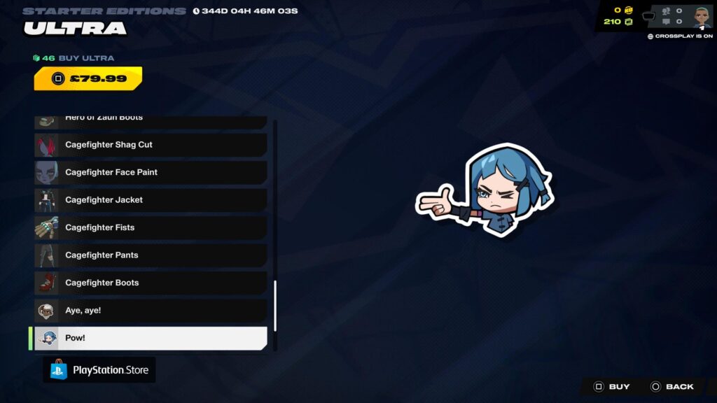2XKOカスタマイズ画面で、青い髪のちびキャラがPowエモートを実行しながら前を向いている