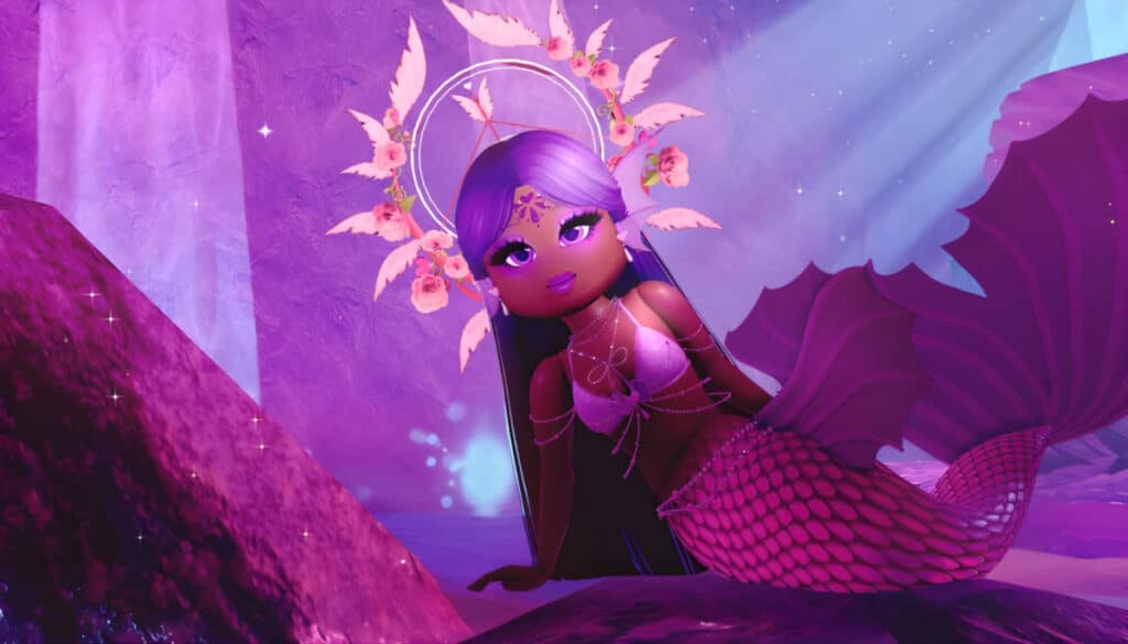 Royale High character wearing the Everfriend Eternity’s Aim Halo in Roblox